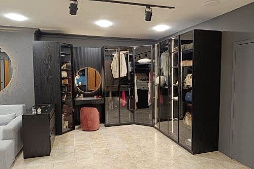 BLACK GİYİNME ODASI 